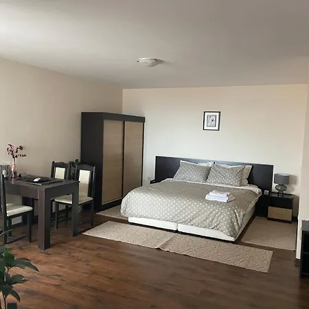 Comfortable And Affordable Big Apartman